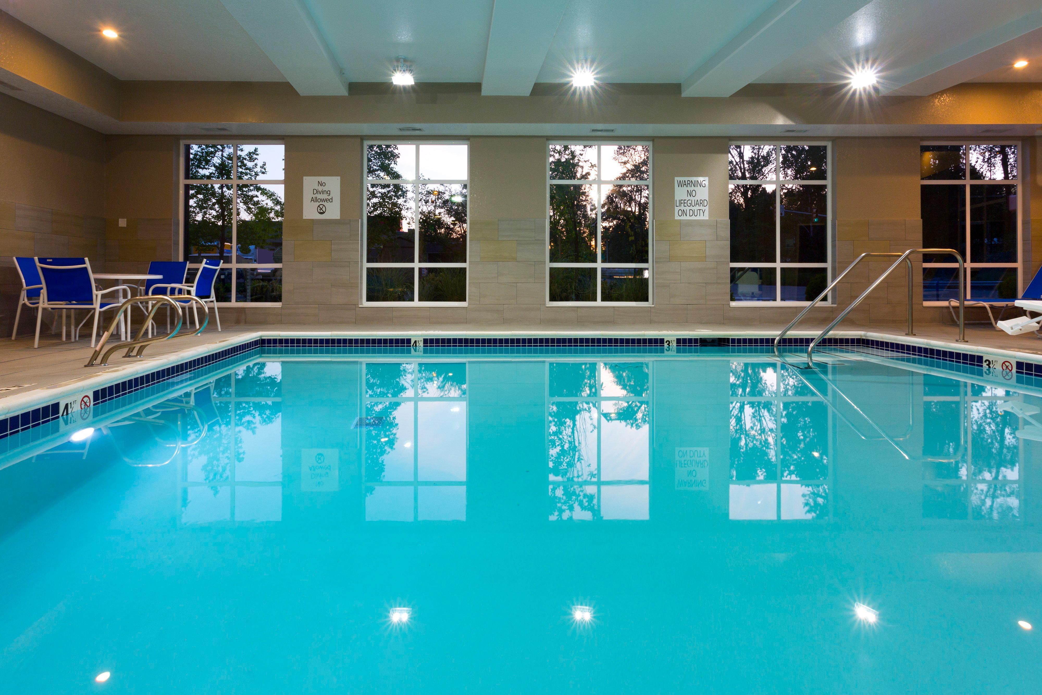 Holiday Inn Express & Suites - Seattle South - Tukwila By Ihg Exterior photo